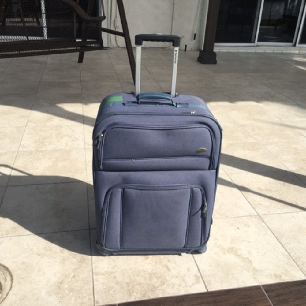 Suitcase Samsonite luggage spinner